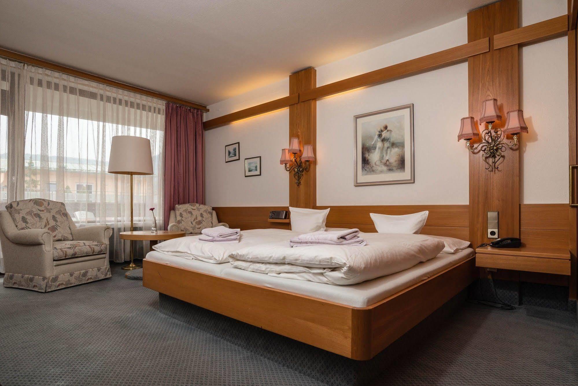 Kronen Hotel 바드리에벤젤 외부 사진