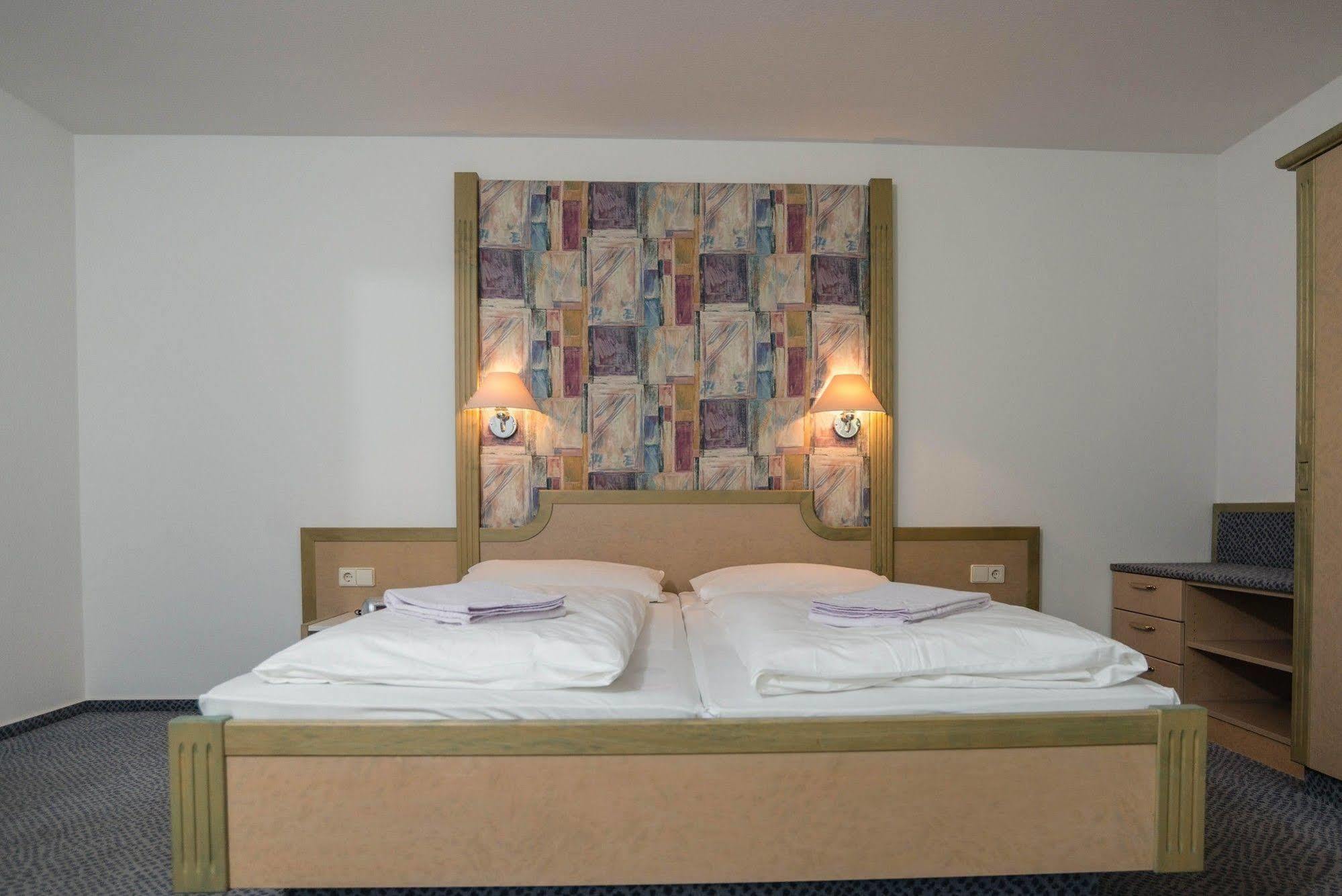 Kronen Hotel 바드리에벤젤 외부 사진
